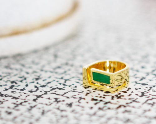 Edge Ring Gold with Chrysoprase Agate