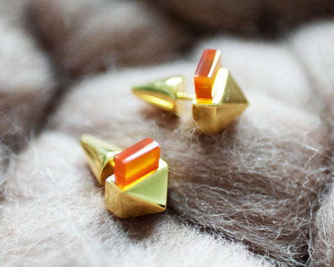 Quadrato Studs Gold with Pink Opal