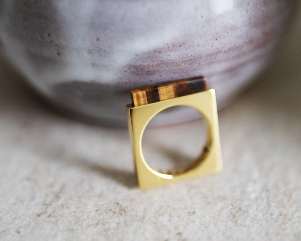 Bague Quadrato en or avec œil de tigre